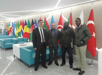 مسؤول العلاقات الأفريقية بالمجلس الأفروآسيوي، و مسؤول العلاقات العامة في جامعة الفاروق الافوارية ينظمون زيارة لوقف المعارف في إسطنبول.